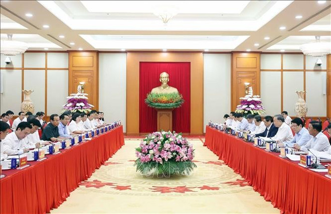 Le secrétaire général Tô Lâm préside la séance de travail du BP avec le Comité permanent du Comité du Parti de Hô Chi Minh-Ville. Photo: VNA tl-2.jpg