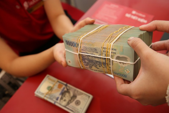 L'UOB estime que la Banque d'État du Vietnam maintiendra ses taux d'intérêt inchangés dans le contexte d'une croissance économique stable. Photo : VietnamPlus vnd.jpg