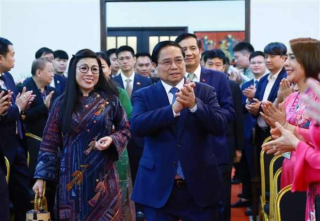 Le Premier ministre Pham Minh Chinh et son épouse rencontre la communauté des Vietnamiens en Malaisie. Photo: VNA vna-potal-thu-tuong-gap-cong-dong-nguoi-viet-nam-tai-malaysia-8052601.jpg