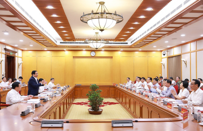 Le Premier ministre Pham Minh Chinh travaille avec le comité permanent du Comité du Parti de Lâm Dông. Photo: VNA lam-dong.jpg
