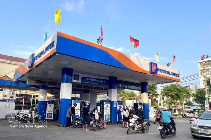 Les mesures de régulation prises par le gouvernement et les ministères ont permis de maintenir la stabilité du marché national. Photo: VNA