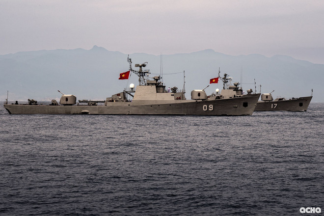 L'escadre de frégates anti-sous-marines de classe 159 participe au défilé maritime. Photo: Marine populaire du Vietnam vna-potal-san-sang-cho-man-dieu-binh-cac-luc-luong-vu-trang-tren-bien-8250061.jpg