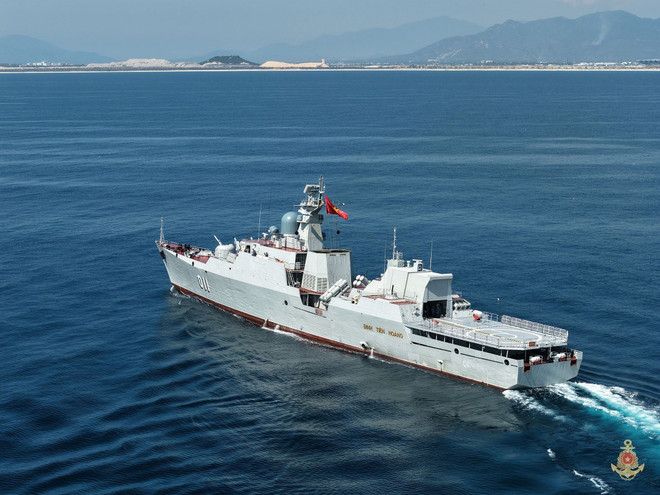 La frégate lance-missiles Dinh Tien Hoang participe au défilé maritime. Photo: Marine populaire du Vietnam vna-potal-san-sang-cho-man-dieu-binh-cac-luc-luong-vu-trang-tren-bien-8250056.jpg