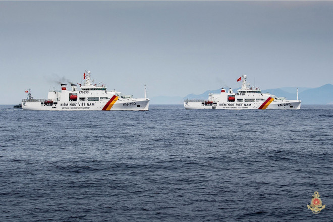 Des navires des la Kiem Ngu participe au défilé maritime. Photo: Marine populaire du Vietnam vna-potal-san-sang-cho-man-dieu-binh-cac-luc-luong-vu-trang-tren-bien-8250055.jpg