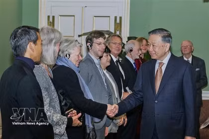 Le dirigeant vietnamien To Lam rencontre l’Association d’amitié Danemark-Vietnam. Photo: VNA