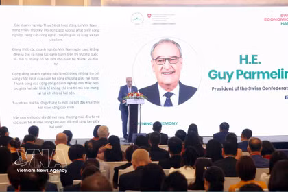 Le président de la Confédération suisse Guy Parmelin prononce un discours. Photo: VNA