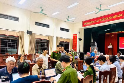Hai Phong lance la deuxième phase de prélèvement d'ADN pour les proches des soldats tombés au combat et non identifiés. Photo : La police de la ville de Hai Phong