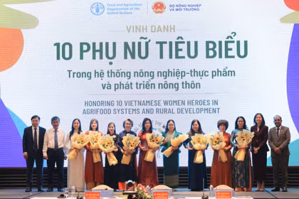Dix femmes vietnamiennes exceptionnelles engagées dans l’agriculture ont été honorées par la FAO. Photo : nongthonviet.vn