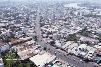La route nationale 13, dans sa portion traversant Hô Chi Minh-Ville, est fréquemment embouteillée depuis des décennies. Photo : VNA