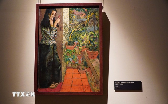 Oeuvre du défunt peintre Nguyên Tu Nghiêm au Musée national de médecine orientale. Photo : VNA khai-mac-trien-lam-tranh-son-mai-viet-nam-tai-nga-31-5.jpg