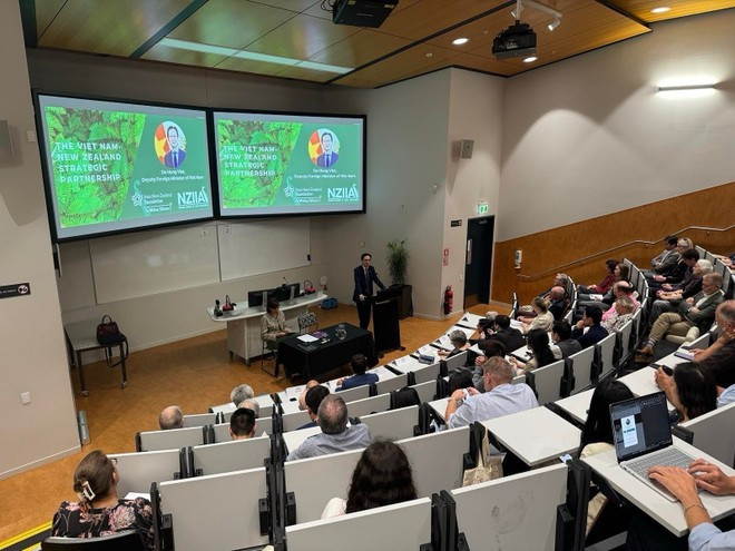 Le vice-ministre vietnamien des Affaires étrangères, Dô Hùng Viêt, prend la parole à l'Institut néo-zélandais des affaires internationales à Wellington début février. Photo: VNA thu-truong-ngoai-giao-do-hung-viet-co-bai-phat-bieu-tai-vien-quan-he-quoc-te-new-zealand-o-thu-do-wellington-nguon-phat.jpg