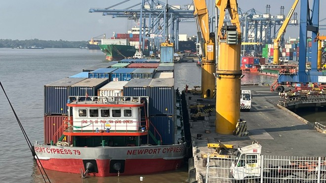 Les prévisions pour l’année 2025 sont remplies à la fois d’opportunités et de défis. Photo : VietnamPlus port.jpg