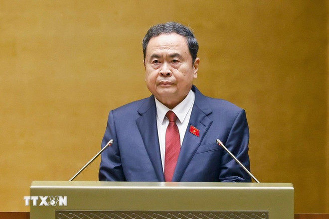 Le président de l'AN, Tran Thanh Man, présente un projet de rapport qui dresse un bilan exhaustif des performances de l’organe législatif au cours de cette législature. Photo: VNA 2010-khai-mac-quoc-hoi-5.jpg