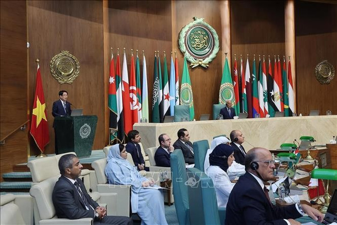 Le président Luong Cuong prononce un discours politique à la Ligue des États arabes. Photo: VNA vna-potal-chu-tich-nuoc-luong-cuong-phat-bieu-chinh-sach-tai-lien-doan-arab-stand-7636.jpg