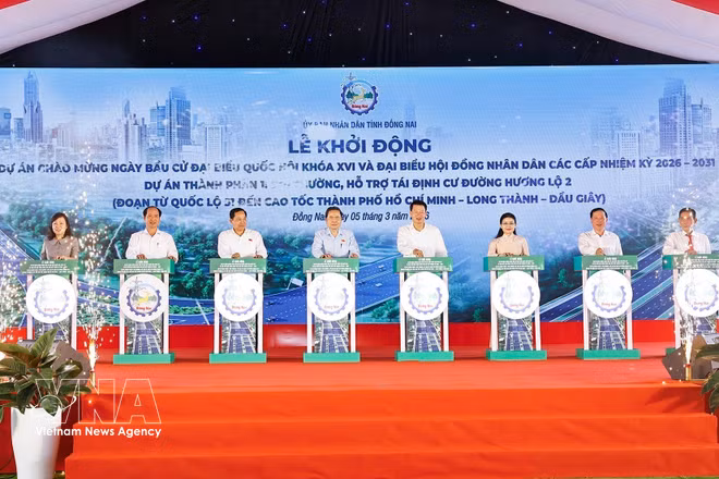 vnanet-potal-chu-tich-quoc-hoi-tran-thanh-man-du-le-khoi-dong-du-an-duong-huong-lo-2-tinh-dong-nai-8622349.jpg
