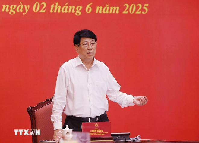 Le président Luong Cuong préside la 6e réunion du Conseil national de défense et de sécurité. Photo: VNA 0206-chu-tich-nuoc-4.jpg