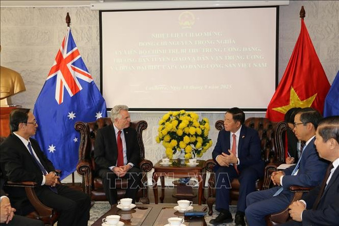 La rencontre entre Kim Samson et Nguyen Trong Nghia. Photo: VNA anh-2.jpg
