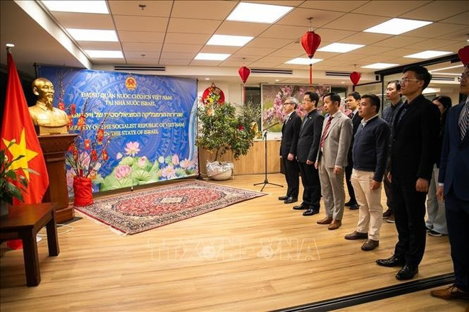 Célébration du 95e anniversaire du Parti en Iraël. Photo: VNA vna-potal-toa-dam-tai-israel-nhan-ngay-thanh-lap-dang-cong-san-viet-nam-stand.jpg