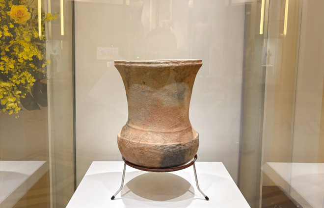 Un pot en céramique, reconnu trésor national le 31 décembre 2024. Photo: VNA vna-potal-chuyen-de-bao-vat-quoc-gia-nhung-kiet-tac-di-san-tai-thanh-pho-ho-chi-minh-8120739.jpg