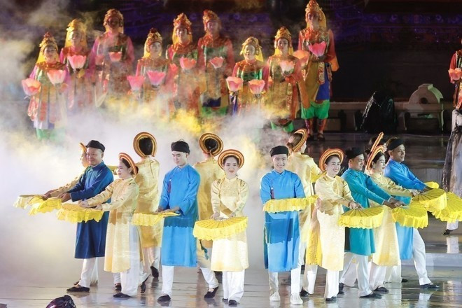 Cet événement devrait permettre à Huê d’accueillir entre 5,25 et 5,5 millions de visiteurs. Photo: Vietnamplus z6372825242362-de5951c40a83586dc77def2344f5c604.jpg