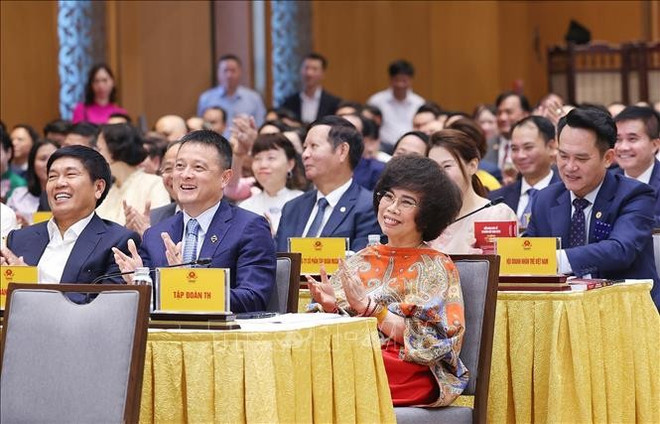 Des entrepreneurs à la rencontre avec le Premier ministre. Photo: VNA uuid8e97326a-8c04-470f-b7c7-96a1ae9a85f9code001library1type1mode1loctruecaptrue.jpg
