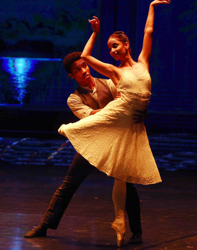 Une performance de ballet au programme. Photo : VNA mot-tiet-muc-nghe-thuat-tai-chuong-trinh-anhpham-kien-ttxvn.jpg
