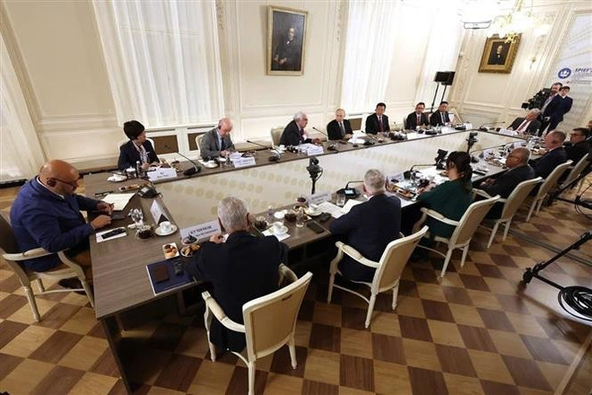 La rencentre entre le président russe Vladimir Poutine et les dirigeants des agences de presse membres de l'OANA et les médias internationaux. Photo : VNA vna-potal-tong-thong-lien-bang-nga-vladimir-putin-tra-loi-phong-van-tong-giam-doc-8101334.jpg
