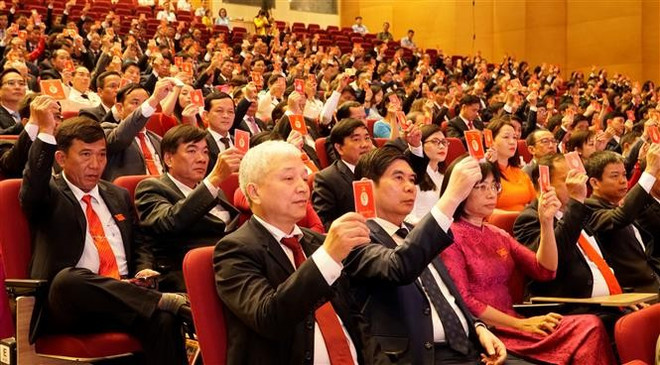Le Congrès a adopté 10 indicateurs économiques, 14 indicateurs sociaux, sept indicateurs environnementaux et deux indicateurs liés à la consolidation du Parti. Photo: VNA vna-potal-tien-toi-dai-hoi-xiv-cua-dang-be-mac-dai-hoi-dai-bieu-dang-bo-tinh-gia-lai-nhiem-ky-2025-2030-8316612.jpg