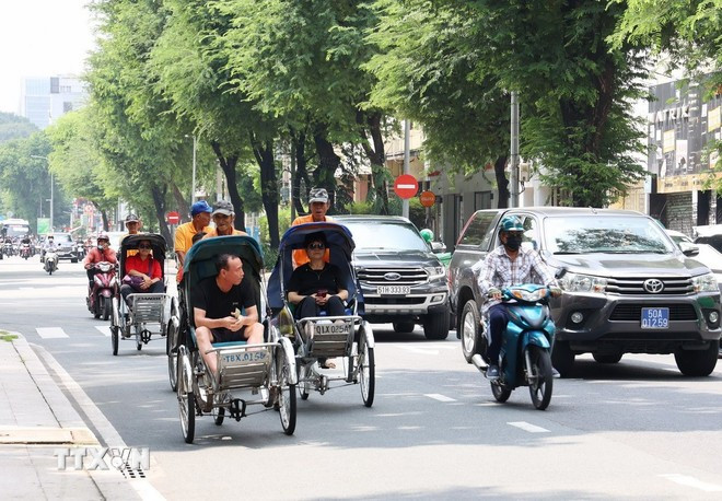 Les touristes à Hô Chi Minh-Ville. Photo: VNA 1110-du-lich-thanh-pho-ho-chi-minh-2.jpg