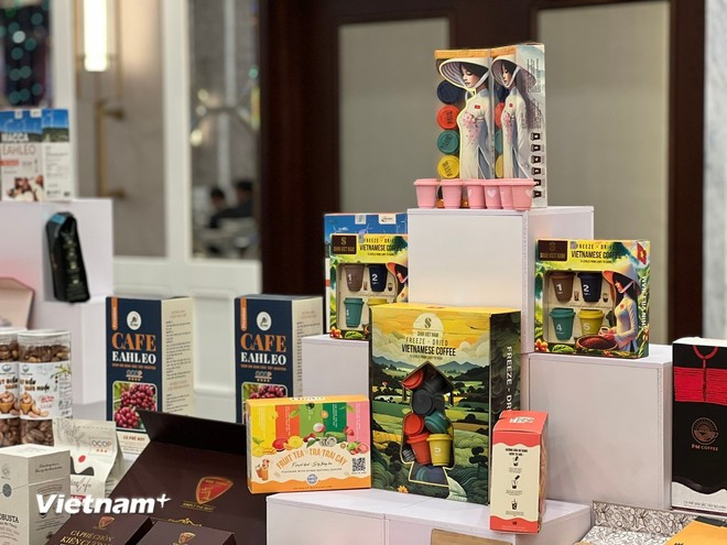 Les produits de café de Dak Lak présentés lors de la conférence de presse. Photo : VietnamPlus le-hoi-ca-phe-1.jpg