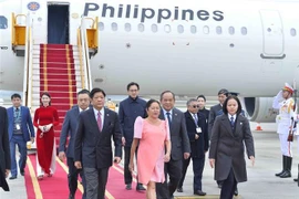 Le président des Philippines entame une visite d'État au Vietnam