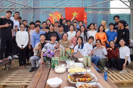 Des stagiaires vietnamiens dans le Sud d'Israël célèbrent le Nouvel An
