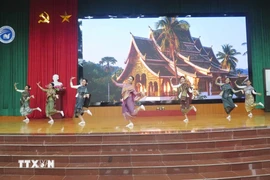 Des étudiants lao à Thai Nguyen célèbre la fête Bunpimay