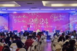 Des Vietnamiens en Thaïlande célèbrent le Nouvel An lunaire du Dragon