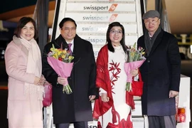 Le PM Pham Minh Chinh arrive en Suisse pour assister au Forum de Davos 2024