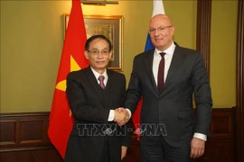 Le président de la Commission centrale des relations extérieures du PCV en visite de travail en Russie