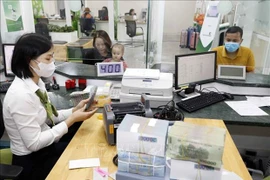 Les banques continuent de baisser les taux d’intérêt sur les dépôts