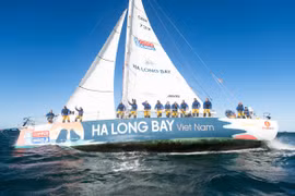 Quang Ninh dévoile sa beauté aux participants de la Clipper Round The World Race