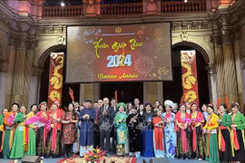 Les Vietnamiens en France, en Allemagne et en Afrique du Sud célèbrent le Têt du Dragon 