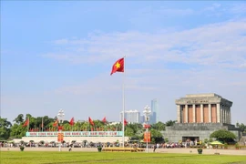 Près de 57.000 personnes visitent le mausolée du Président Hô Chi Minh pendant le Têt