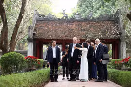 Les activités du président du Parlement finlandais à Hanoï et Bac Ninh