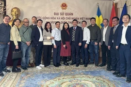 Plusieurs intellectuels vietnamiens en Suède veulent contribuer davantage au développement national