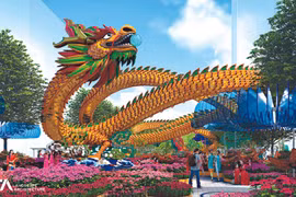 Deux dragons géants tiennent la vedette dans la rue florale Nguyên Huê