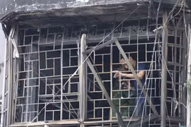 Le PM ordonne une enquête urgente sur les causes de l'incendie d'une maison au centre-ville de Hanoi