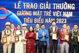 Remise des Prix de jeunes figures exemplaires du Vietnam 2023