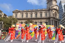 Promotion de la culture vietnamienne lors d'un défilé international à Macao en Chine