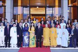 Le président de l’AN rencontre des intellectuels, dignitaires religieux et personnes issues de minorités ethniques de Hanoï