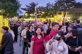 Hoi An accueille des dizaines de milliers de visiteurs pendant les vacances du Nouvel An