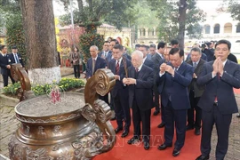 Le leader du Parti encense les illustres devanciers à la cité impériale de Thang Long