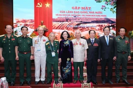 Des dirigeants du Parti et de l’Etat rencontrent des anciens combattants de la campagne de Diên Biên Phu